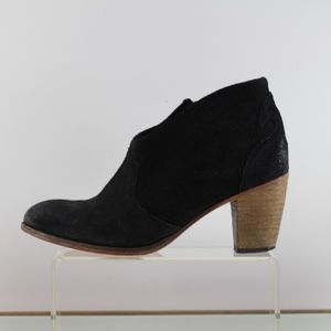 Johnston & Murphy, Black Suede ankle Booties - Leather sole